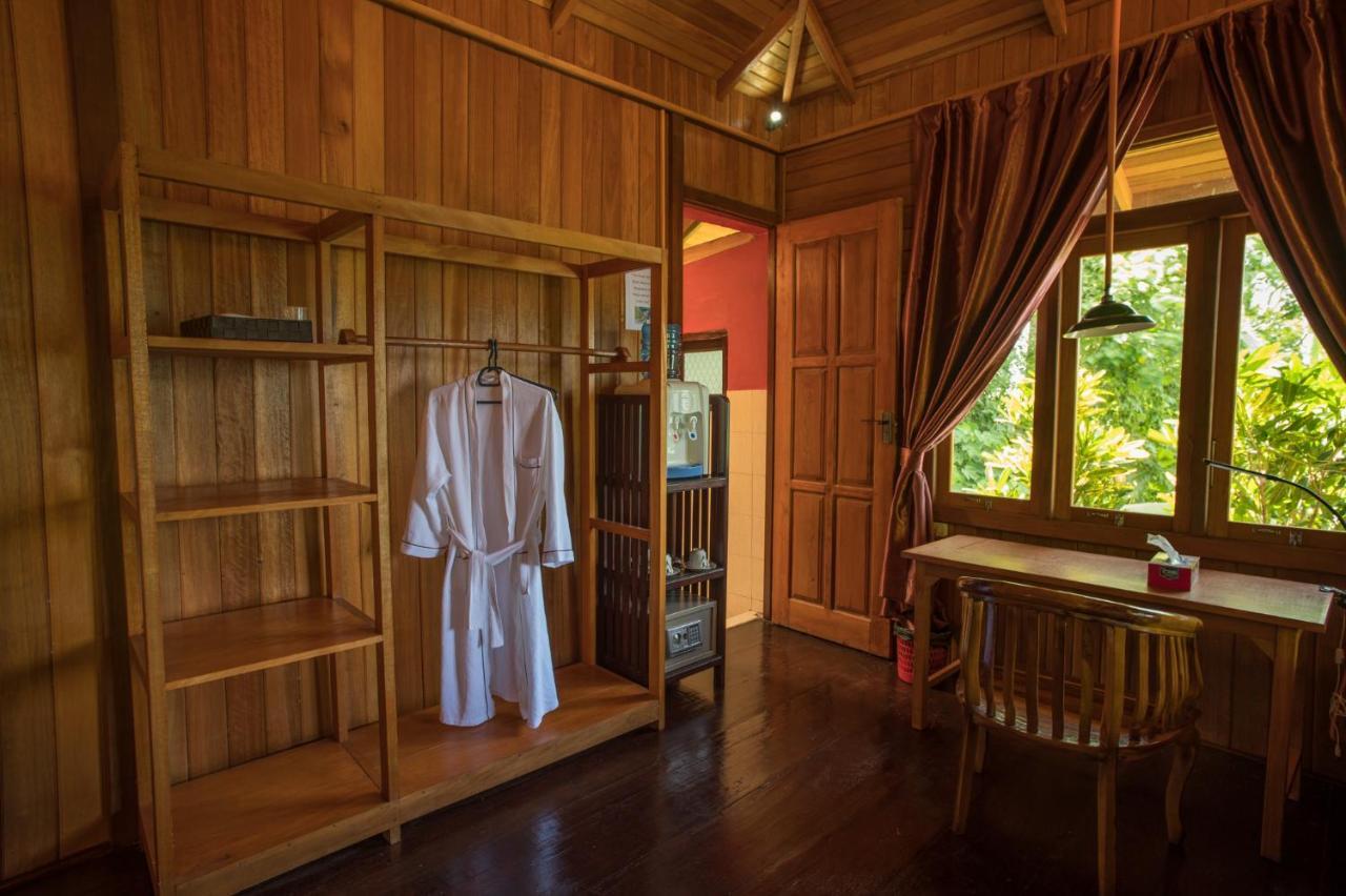 K2 Lembeh Dive Resort Bitung Экстерьер фото